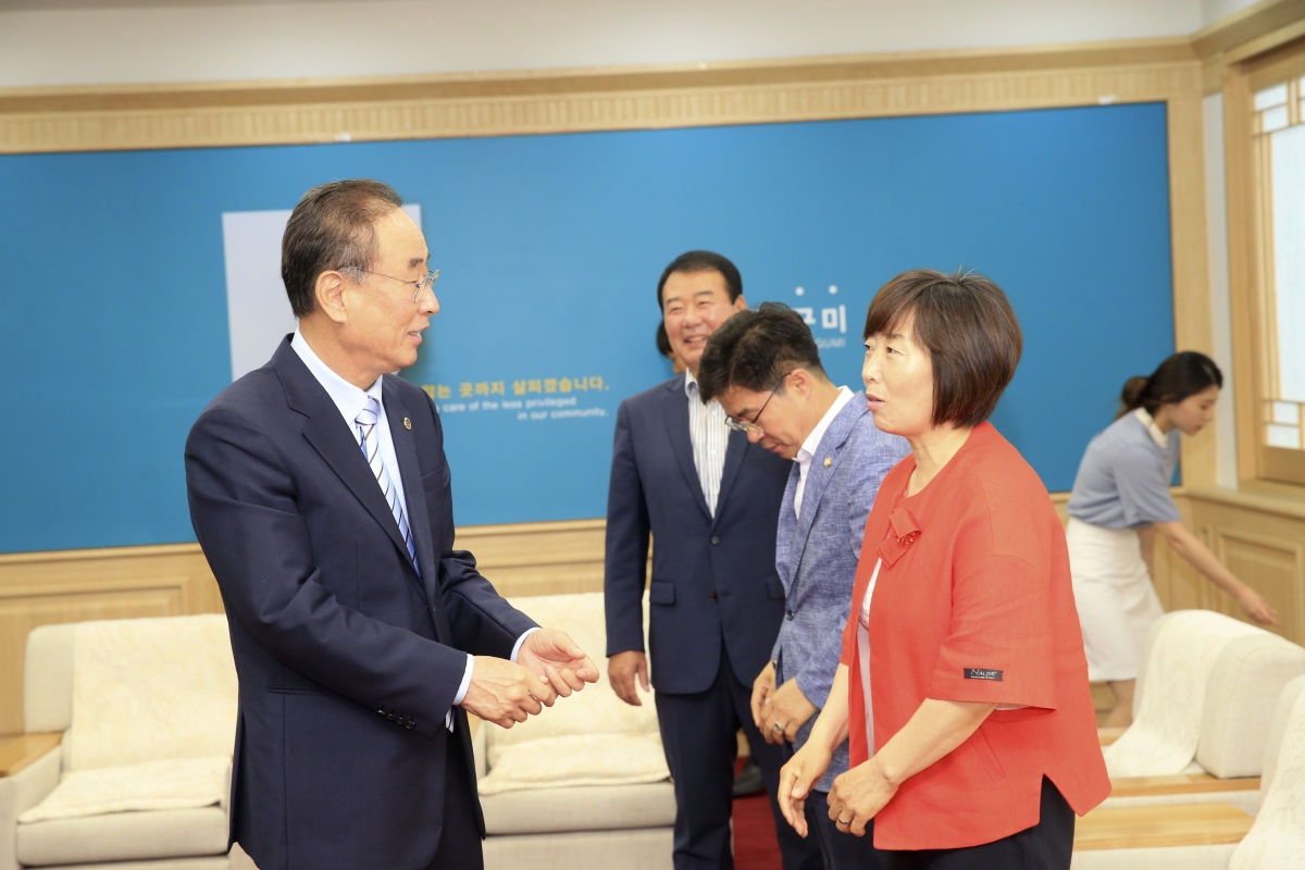 20190701-012[AP7U9821-민선 7기 출범 1주년 시의회 확대 의장단과 구미시 간부 공무원 티타임.jpg