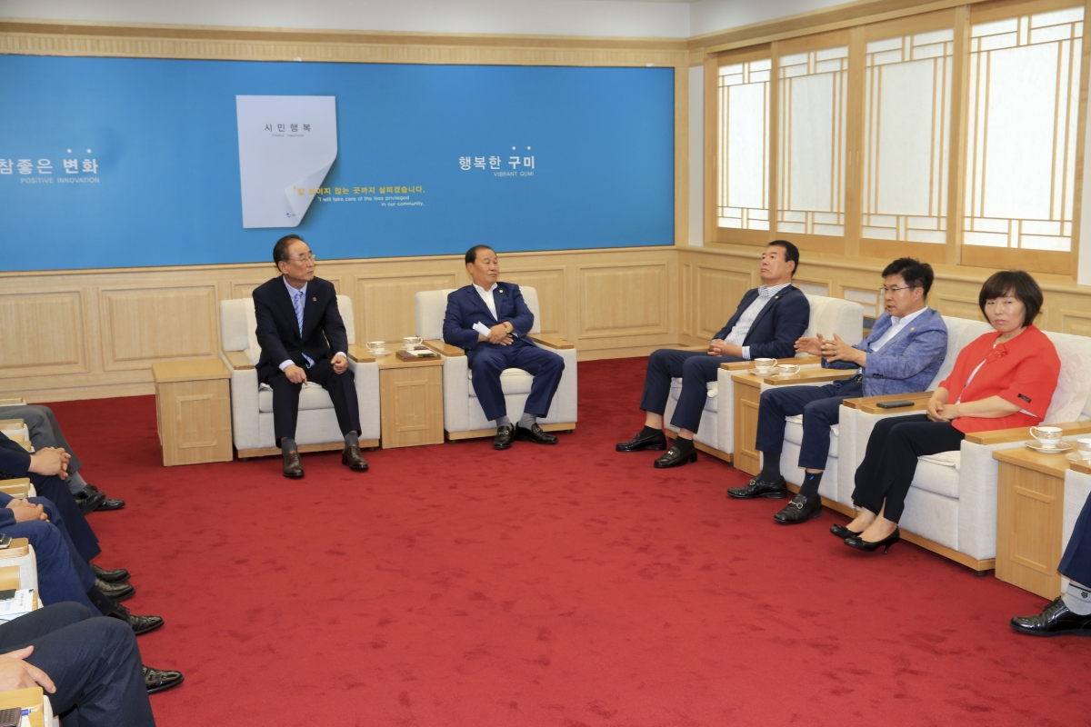 20190701-025[AP7U9873-민선 7기 출범 1주년 시의회 확대 의장단과 구미시 간부 공무원 티타임.jpg
