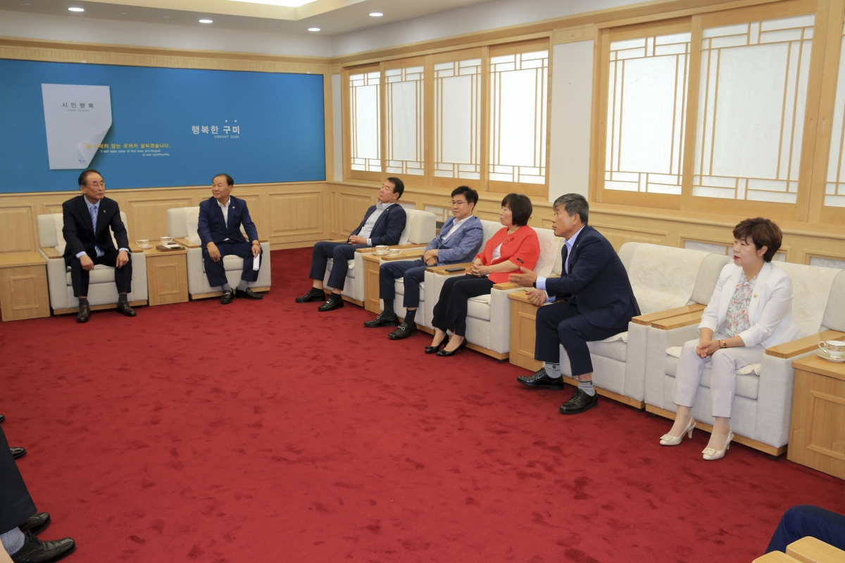 20190701-024[AP7U9870-민선 7기 출범 1주년 시의회 확대 의장단과 구미시 간부 공무원 티타임.jpg