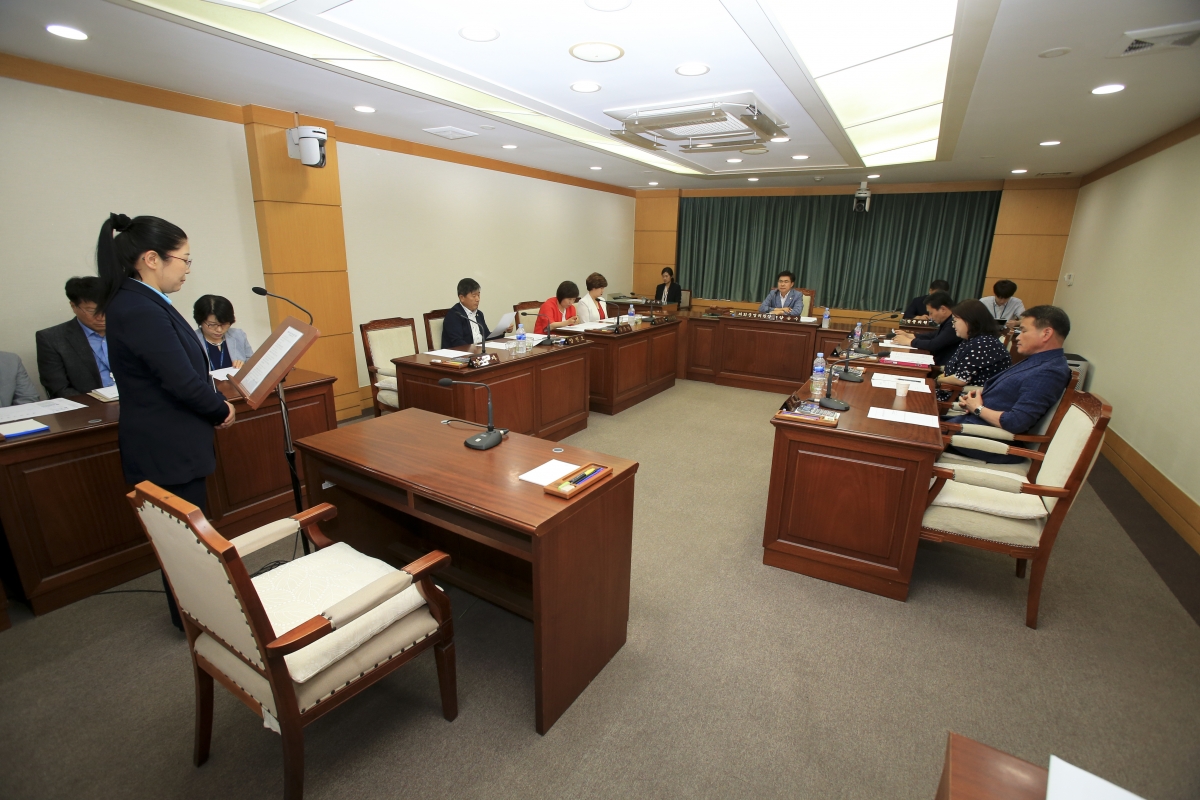 20190702-002[AP7U9969-폐회중 의회운영위원회 활동.jpg