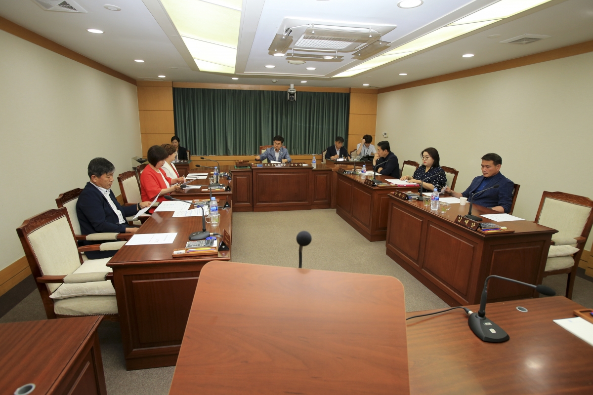 20190702-003[AP7U9977-폐회중 의회운영위원회 활동.jpg