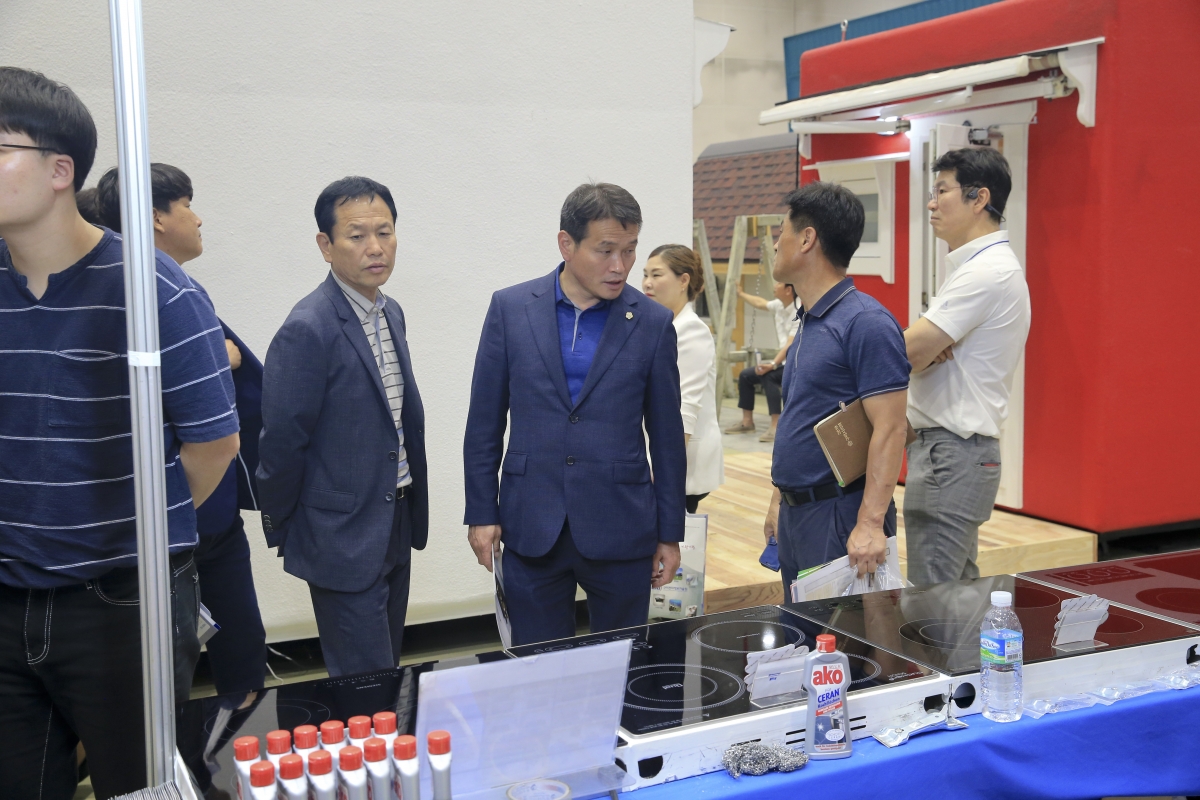20190712-104[AP7U0711-제232회 임시회 산업건설위원회 구미코 건축박람회 견학.jpg