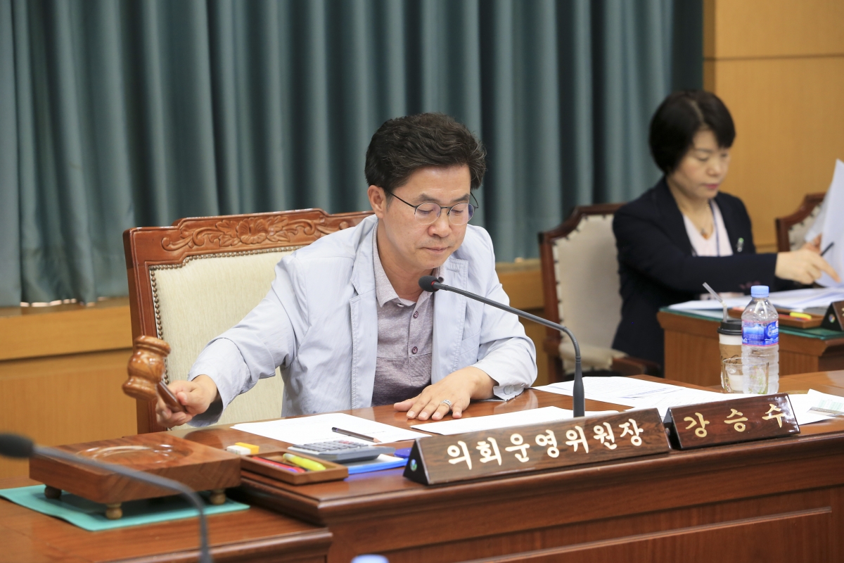 20190909-009[AP7U2225-폐회중 의회운영위원회 활동.jpg
