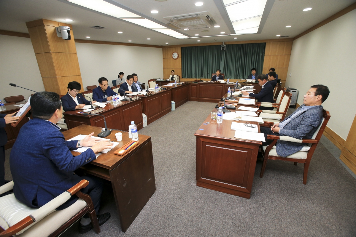 20190920-033[AP7U2943-제233회 임시회 산업건설위원회 조례안 심사활동.jpg