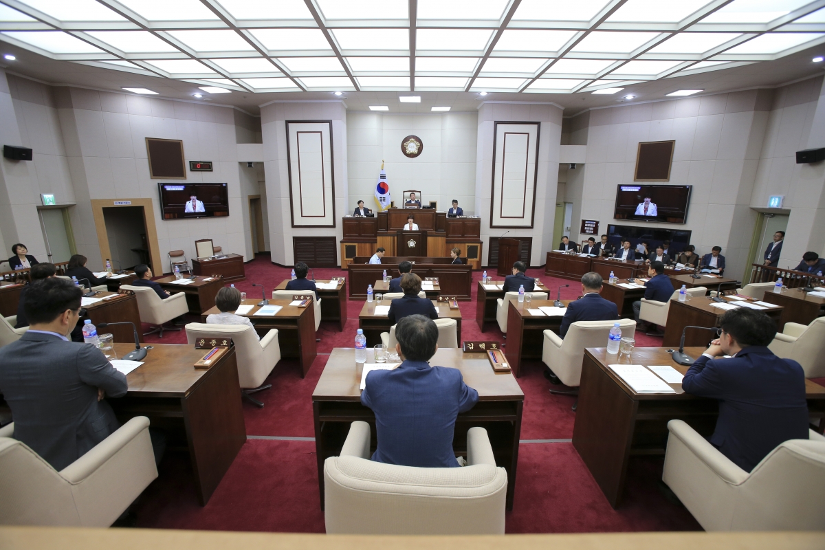 20190927-008[AP7U4011-제233회 임시회 제2차 본회의시 장미경 의회운영위원회 부위원장 상임위원회 활동결과보고.jpg