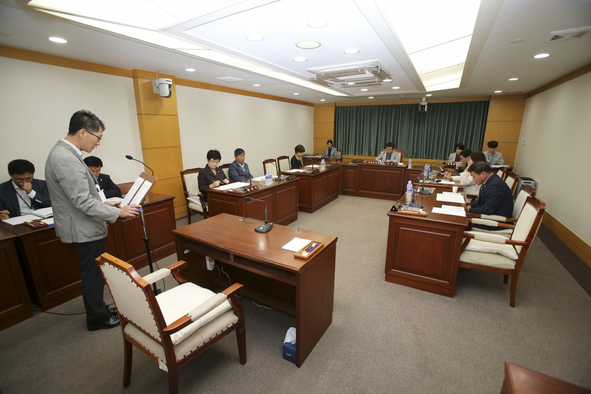 20191007-001[AP7U4814-폐회중 의회운영위원회 활동.jpg