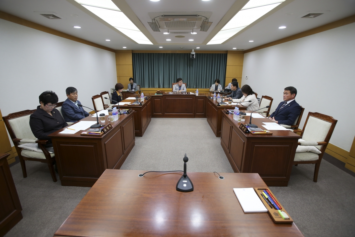 20191007-006[AP7U4822-폐회중 의회운영위원회 활동.jpg