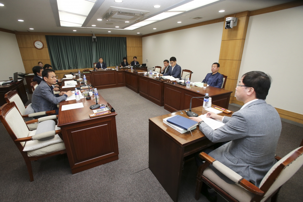20191022-001[AP7U5868-제234회 임시회 산업건설위원회 2020년도 주요업무계획안 보고.jpg