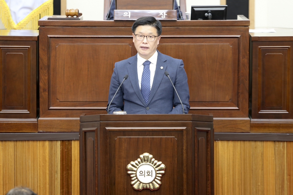 20191024-012[AP7U6111-제234회 임시회 제2차 본회의시 김낙관 의원 시정질문.jpg