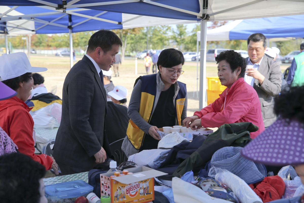 20191025-031[AP7U6262-2019 어르신 게이트볼 및 한궁대회.jpg