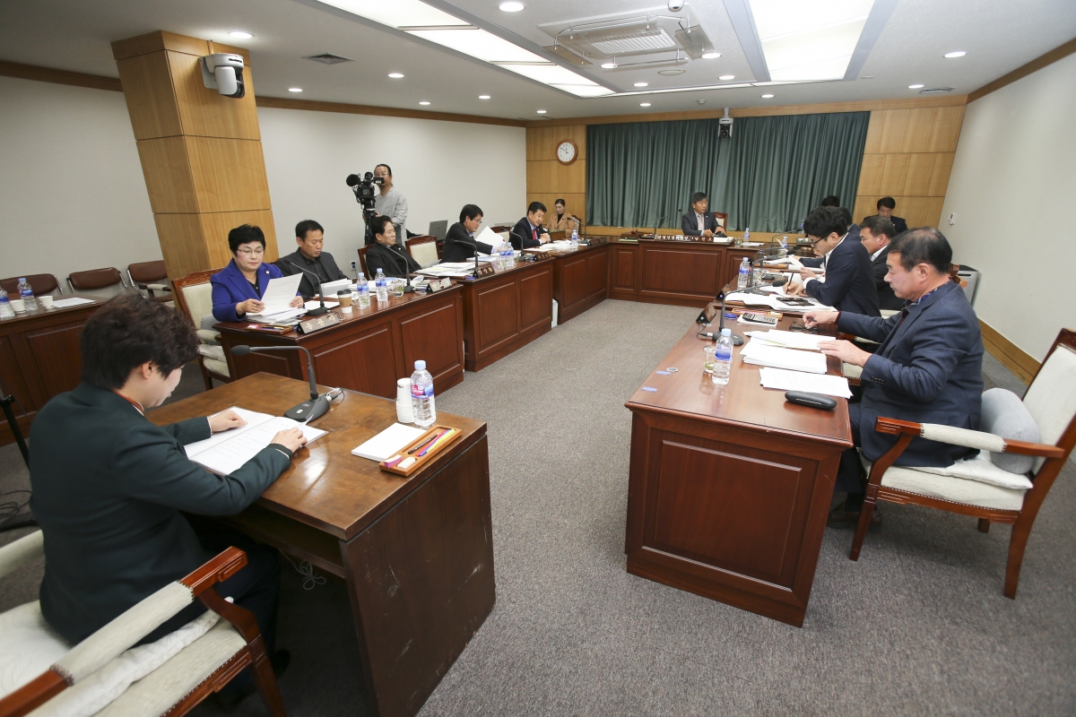 20191126-057[AP7U8149-제235회 정례회 산업건설위원회 조례안 심사활동.jpg