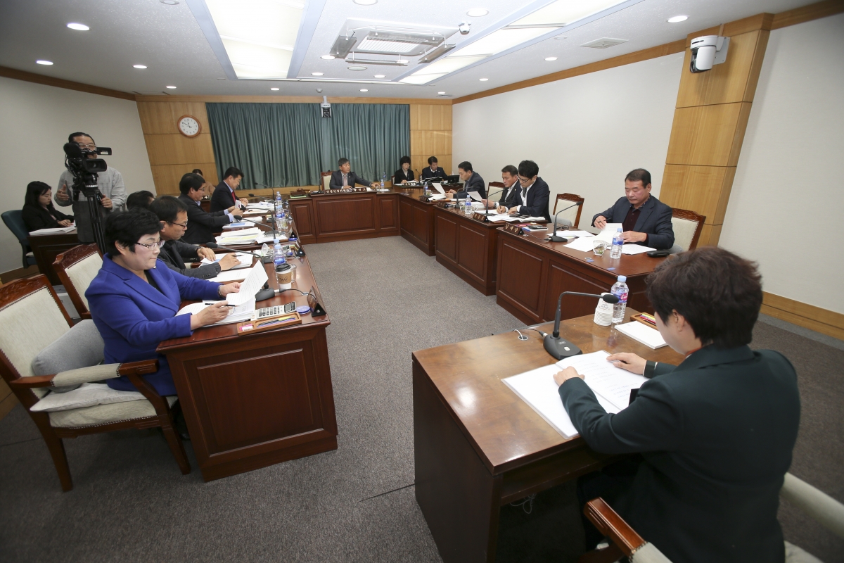 20191126-058[AP7U8152-제235회 정례회 산업건설위원회 조례안 심사활동.jpg