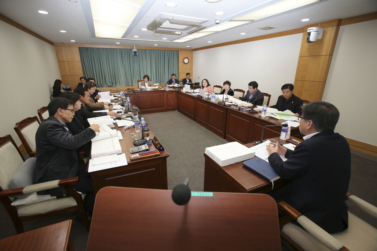 20191128-012[AP7U8478-제235회 정례회 기획행정위원회 2020년도 예산안 및 기금운용계획안 예비심사 활동.jpg