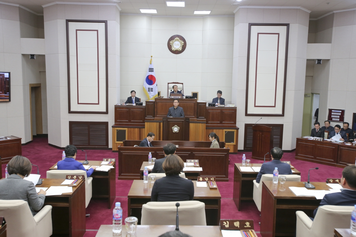 20191210-011[AP7U9207-제235회 정례회 제2차 본회의시 박교상 예산결산특별위원장 예특위 활동결과보고.jpg