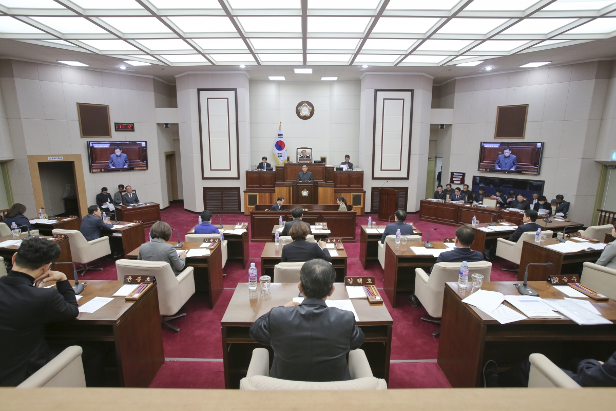 20191210-013[AP7U9213-제235회 정례회 제2차 본회의시 박교상 예산결산특별위원장 예특위 활동결과보고.jpg