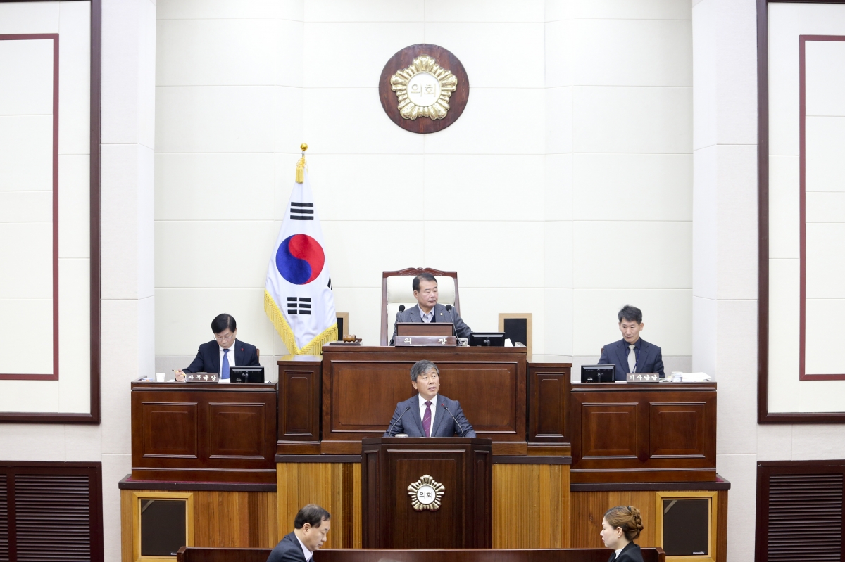 20191211-008[AP7U9299-제235회 정례회 제3차 본회의시 양진오 산업건설위원장 시정질문.jpg