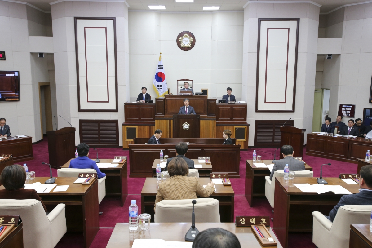 20191211-010[AP7U9306-제235회 정례회 제3차 본회의시 양진오 산업건설위원장 시정질문.jpg