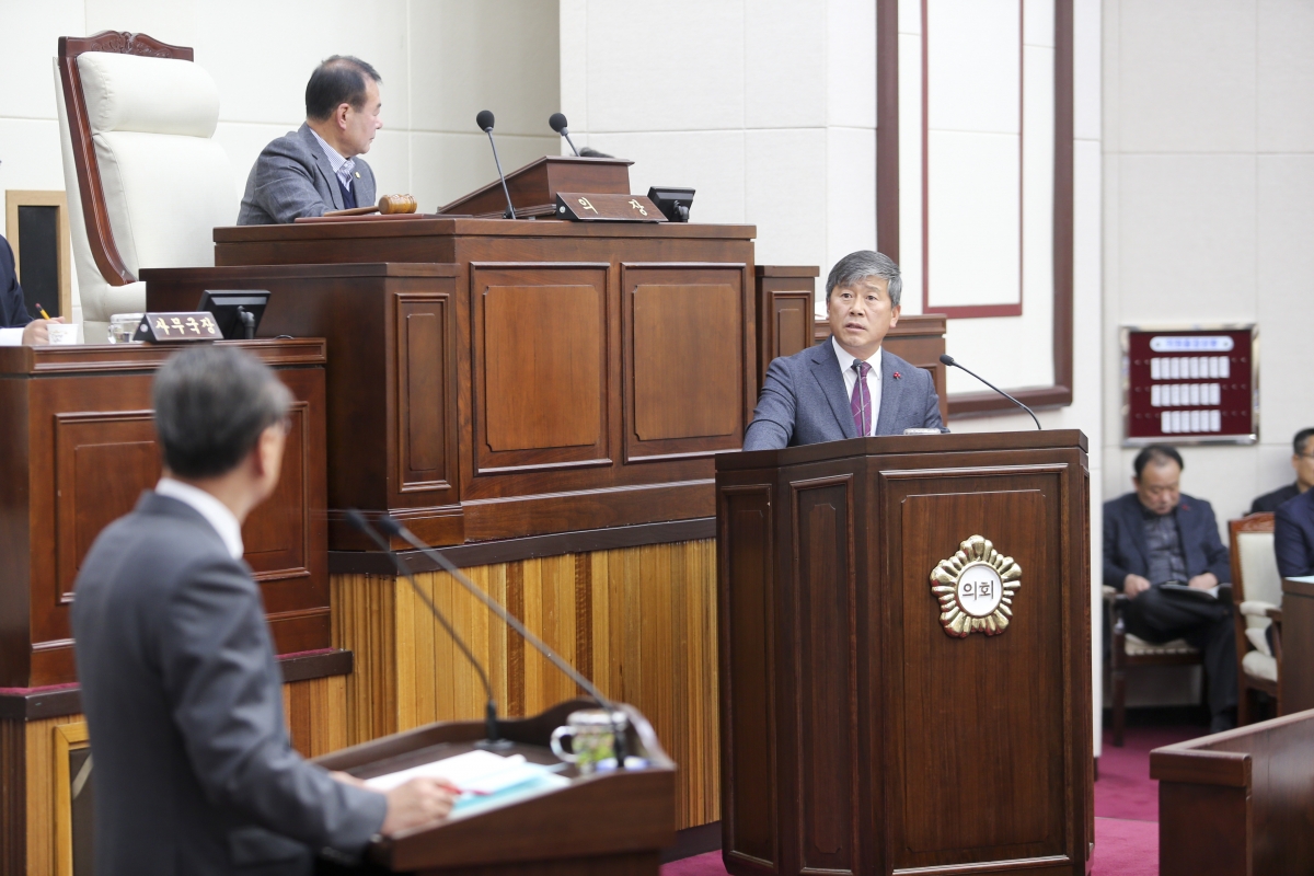 20191211-016[AP7U9362-제235회 정례회 제3차 본회의시 양진오 산업건설위원장 시정질문.jpg