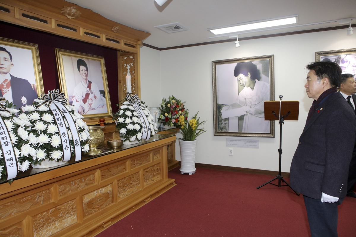 20200102-056[IMG_6594-박정희대통령 생가 참배.jpg