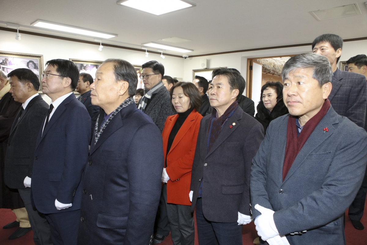 20200102-042[IMG_6573-박정희대통령 생가 참배.jpg