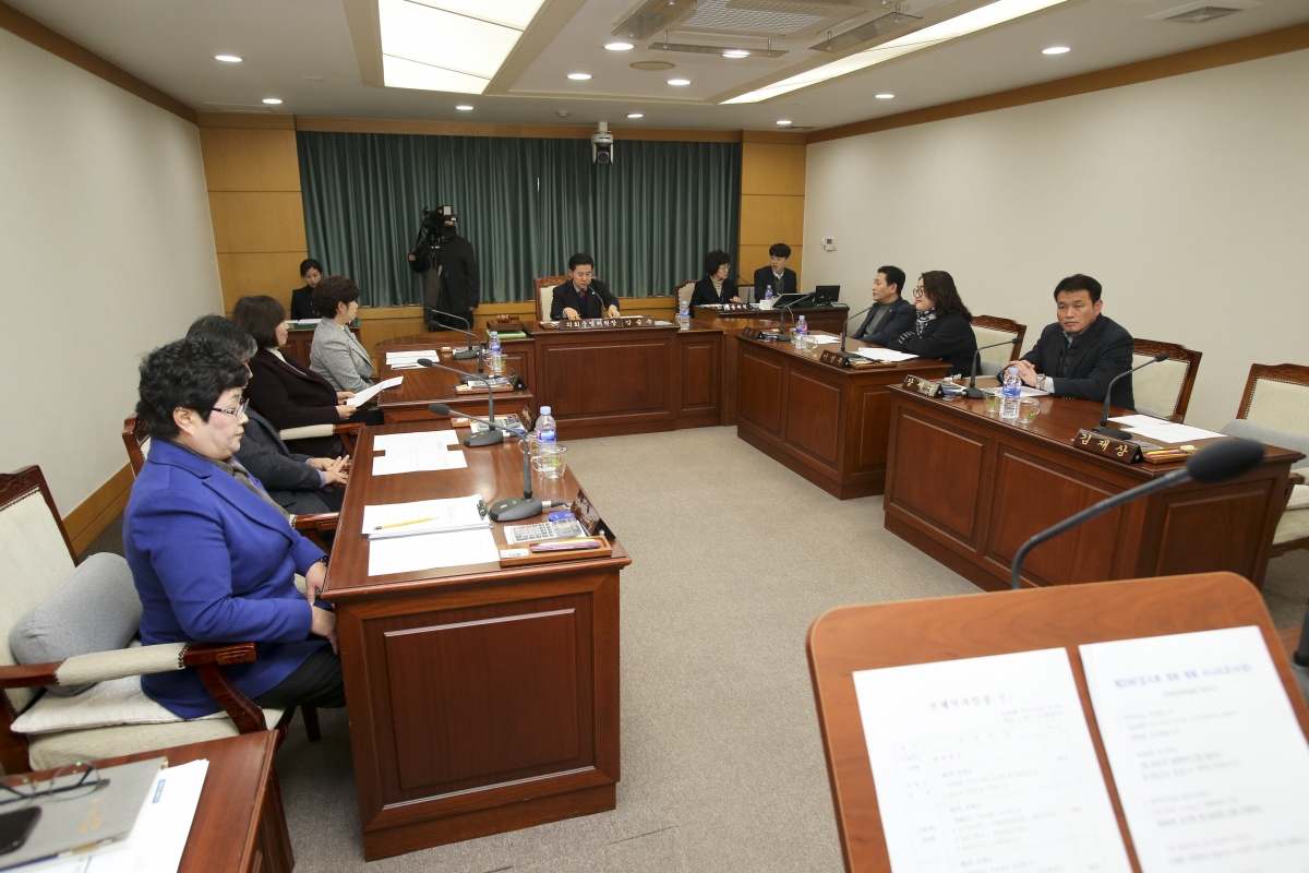 20200122-007[AP7U0508-폐회중 의회운영위원회 활동.jpg