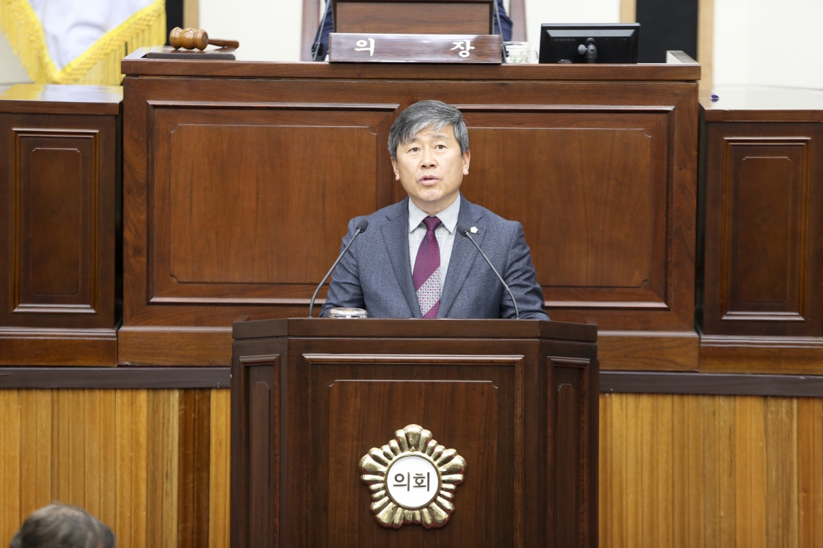 20200205-013[AP7U1109-제236회 임시회 제4차 본회의시 양진오 산업건설위원장 조례심사 결과보고.jpg