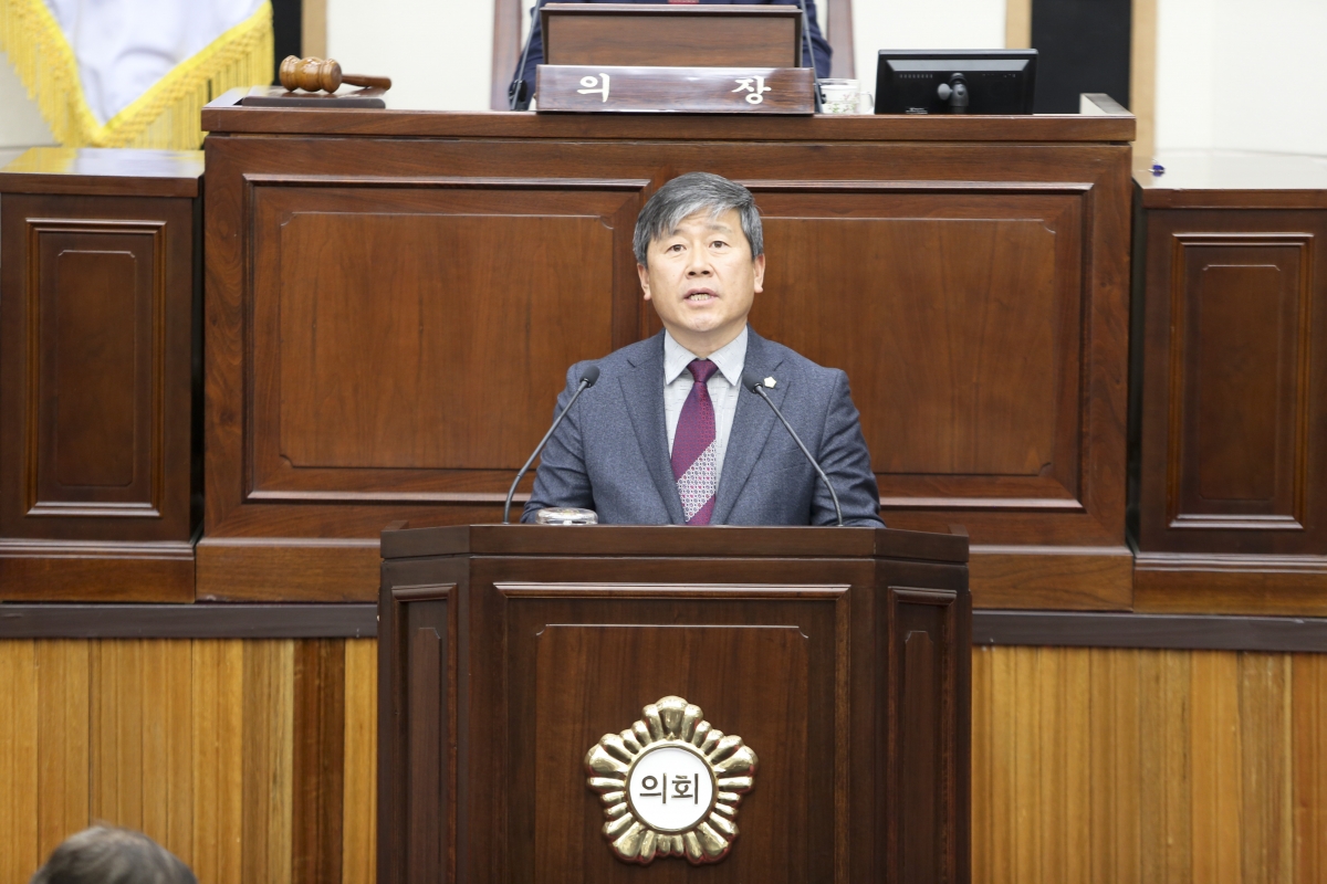20200205-014[AP7U1110-제236회 임시회 제4차 본회의시 양진오 산업건설위원장 조례심사 결과보고.jpg