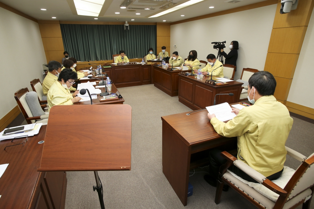 20200422-005[AP7U2305-제238회 임시회  의회운영위원회 소관 조례안 및 2020년도 제1회 추가경정예산안 예비심사활동.jpg