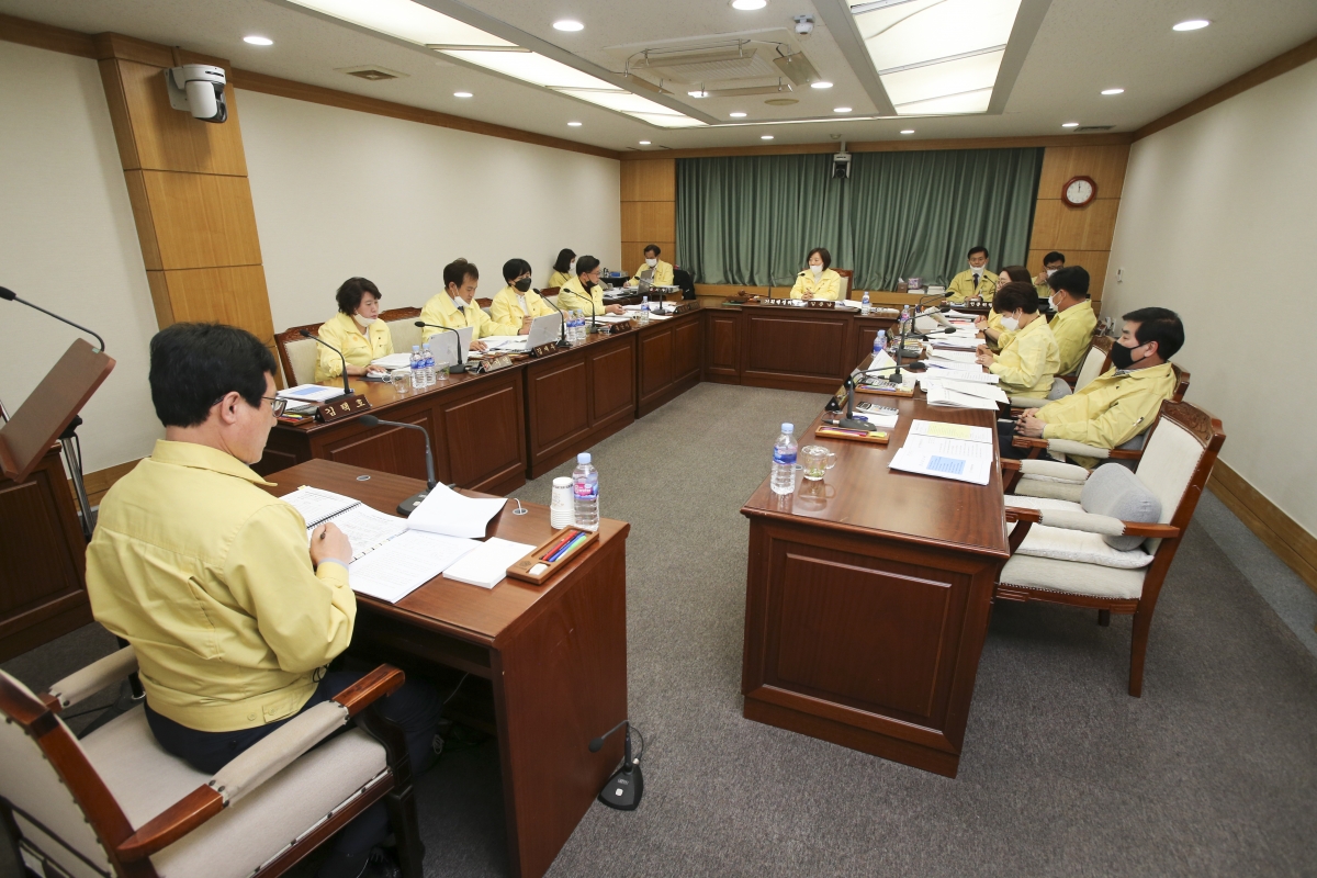 20200422-013[AP7U2380-제238회 임시회시 기획행정위원회 소관 조례안 심사활동.jpg