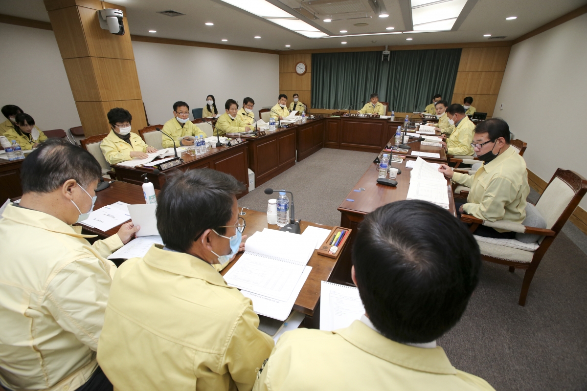 20200423-013[AP7U2470-제238회 임시회시 산업건설위원회 소관 2020년도 제1회추가경정예산안 예비심사활동.jpg