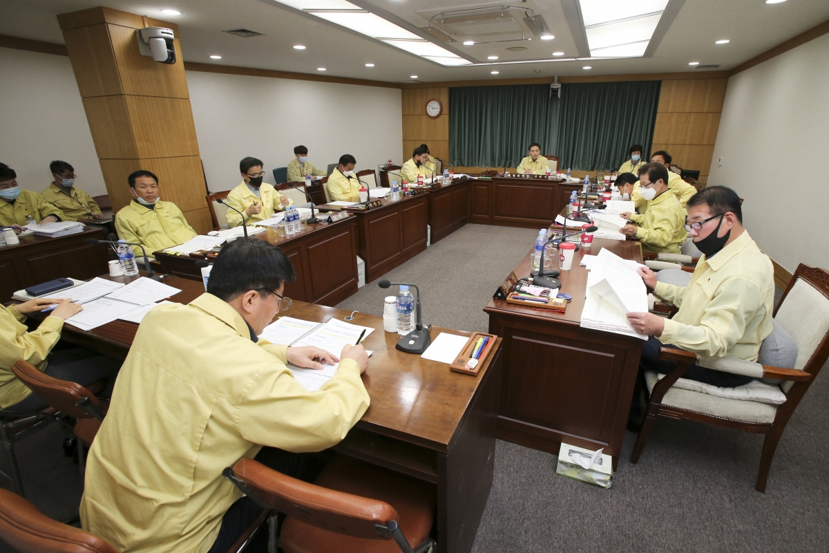 20200424-004[AP7U2532-제238회 임시회시 예산결산특별위원회  2020년도 제1회추가경정예산안 심사활동.jpg
