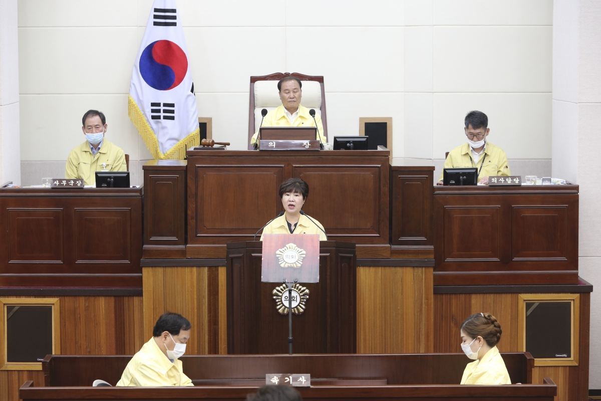 20200602-041[AP7U3293-제240회 구미시의회 제1차 정례회 제1차본회의시 장미경 부위원장 예산결산특별위원회 구성결의안 제안설명.jpg