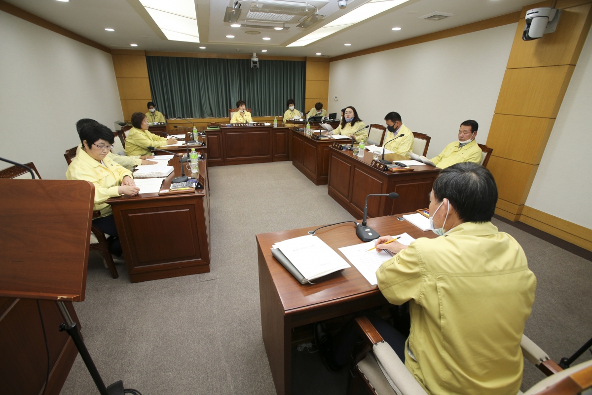 20200603-006[AP7U3364-제240회 구미시의회 제1차 정례회시 의회운영위원회 소관 행정사무감사 활동.jpg
