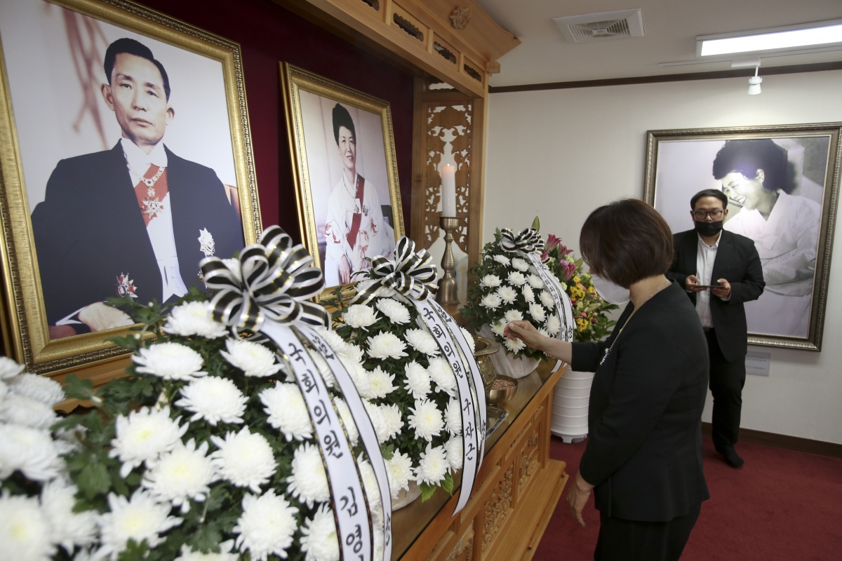 20200606-023[AP7U3826-현충일 추념 박정희 대통령 생가 참배.jpg