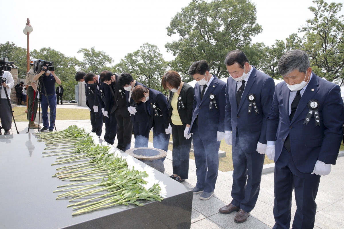 20200606-067[AP7U3905-제65회 현충일 추념식.jpg