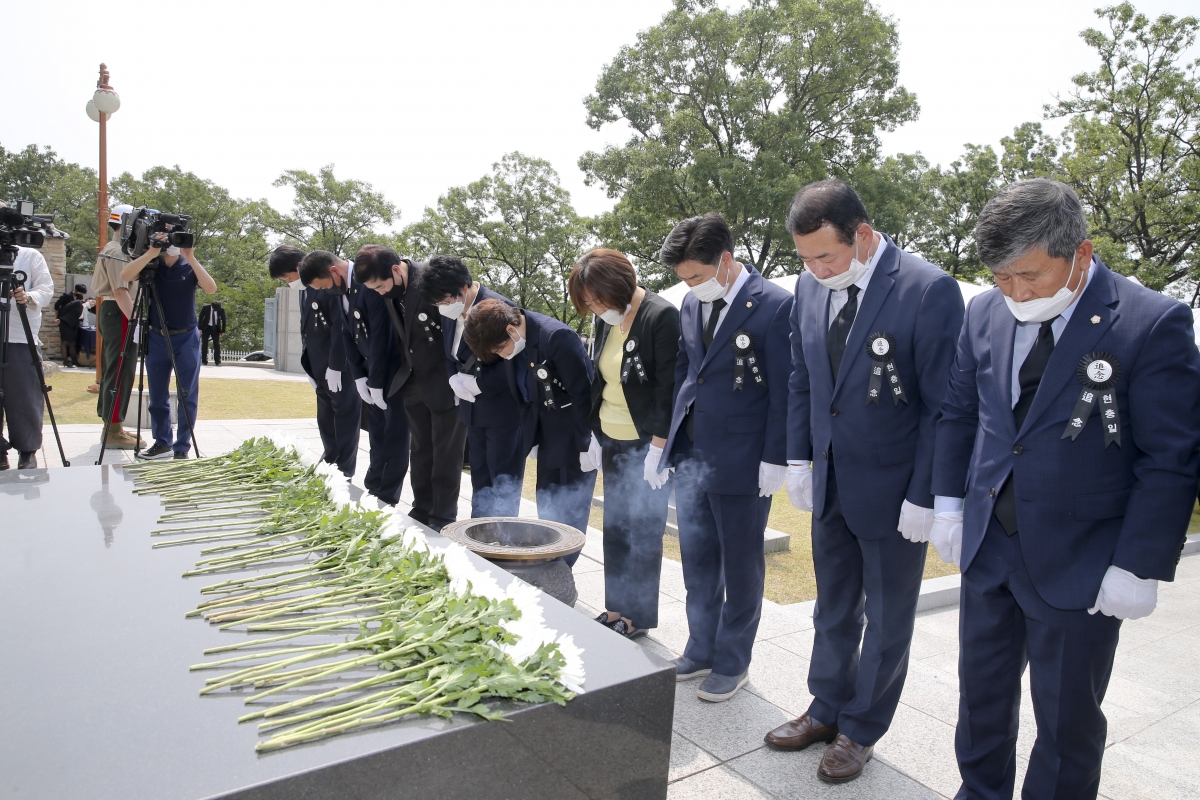 20200606-066[AP7U3904-제65회 현충일 추념식.jpg