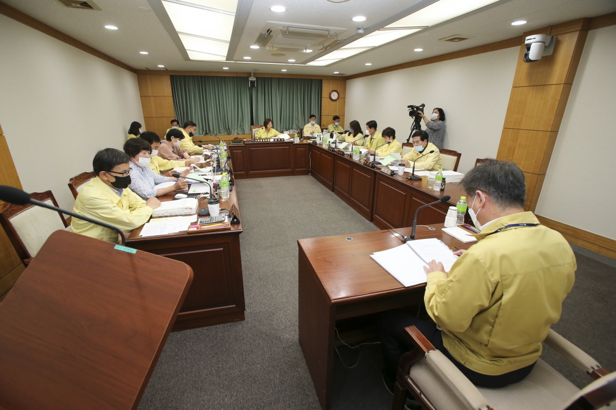 20200603-034[AP7U3436-제240회 구미시의회 제1차 정례회시 기획행정위원회 소관 행정사무감사 활동.jpg