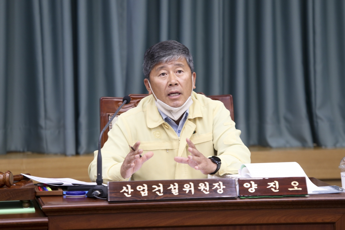 20200603-066[AP7U3504-제240회 구미시의회 제1차 정례회시 산업건설위원회 소관 행정사무감사 활동.jpg