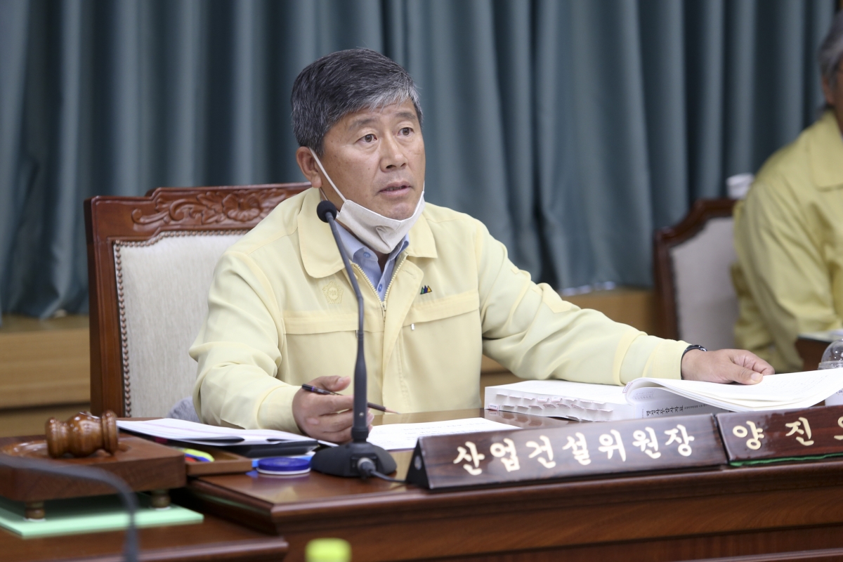 20200603-065[AP7U3502-제240회 구미시의회 제1차 정례회시 산업건설위원회 소관 행정사무감사 활동.jpg