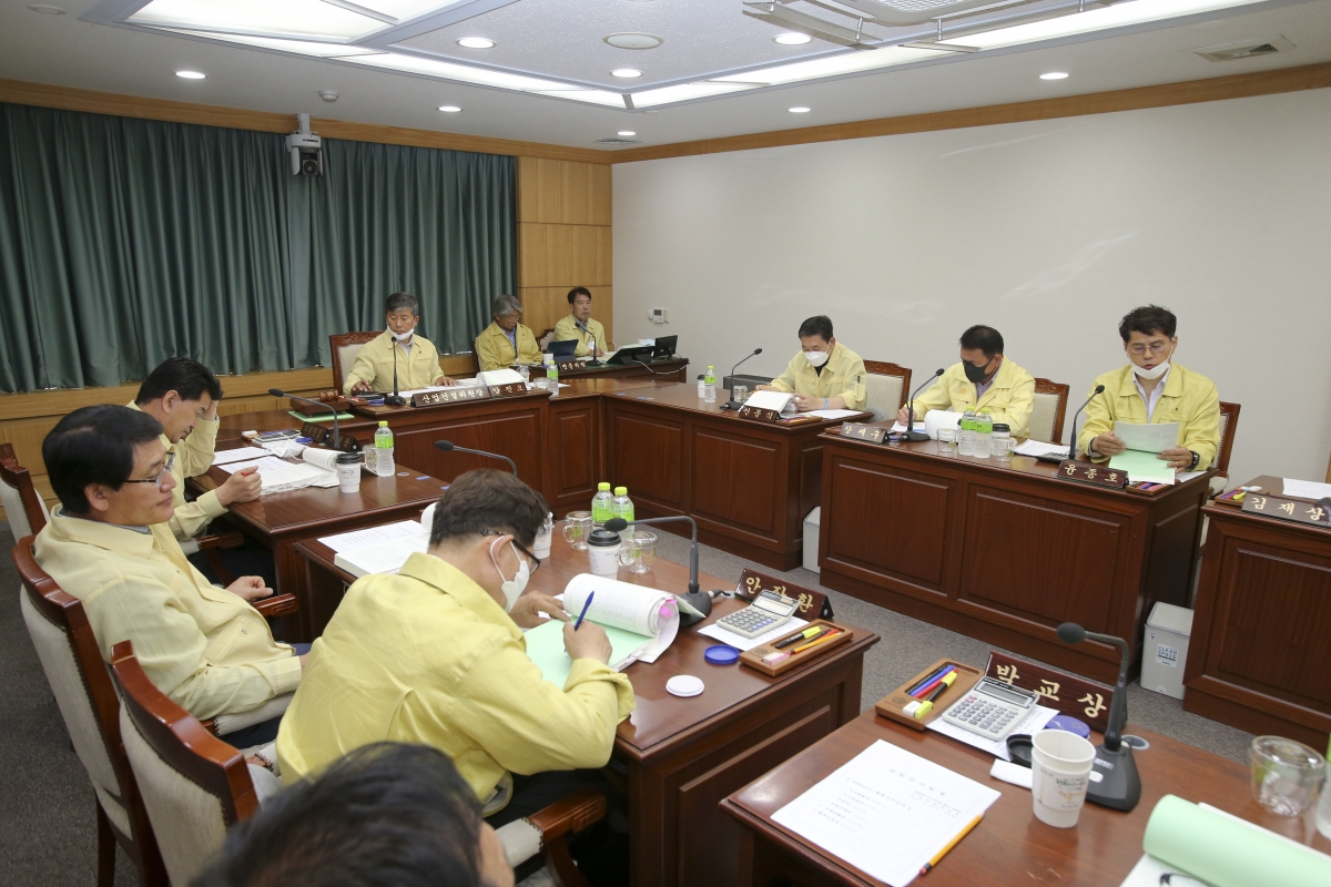 20200604-034[AP7U3632-제240회 구미시의회 제1차 정례회시 산업건설위원회 소관 행정사무감사 활동.jpg