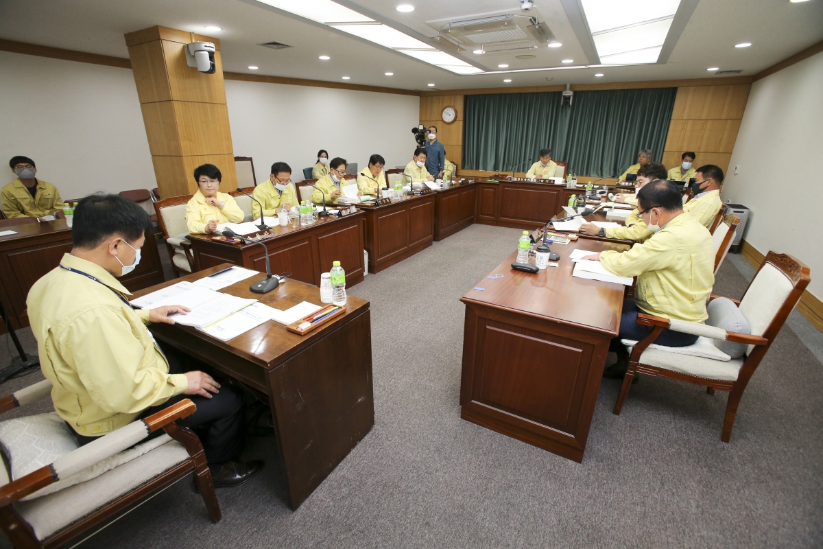 20200603-062[AP7U3450-제240회 구미시의회 제1차 정례회시 산업건설위원회 소관 행정사무감사 활동.jpg