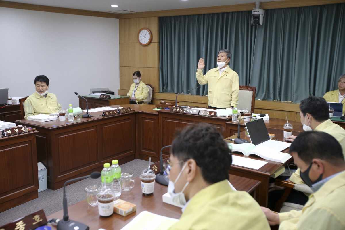 20200605-016[AP7U3955-제240회 구미시의회 제1차 정례회시 산업건설위원회 소관 행정사무감사 활동.jpg