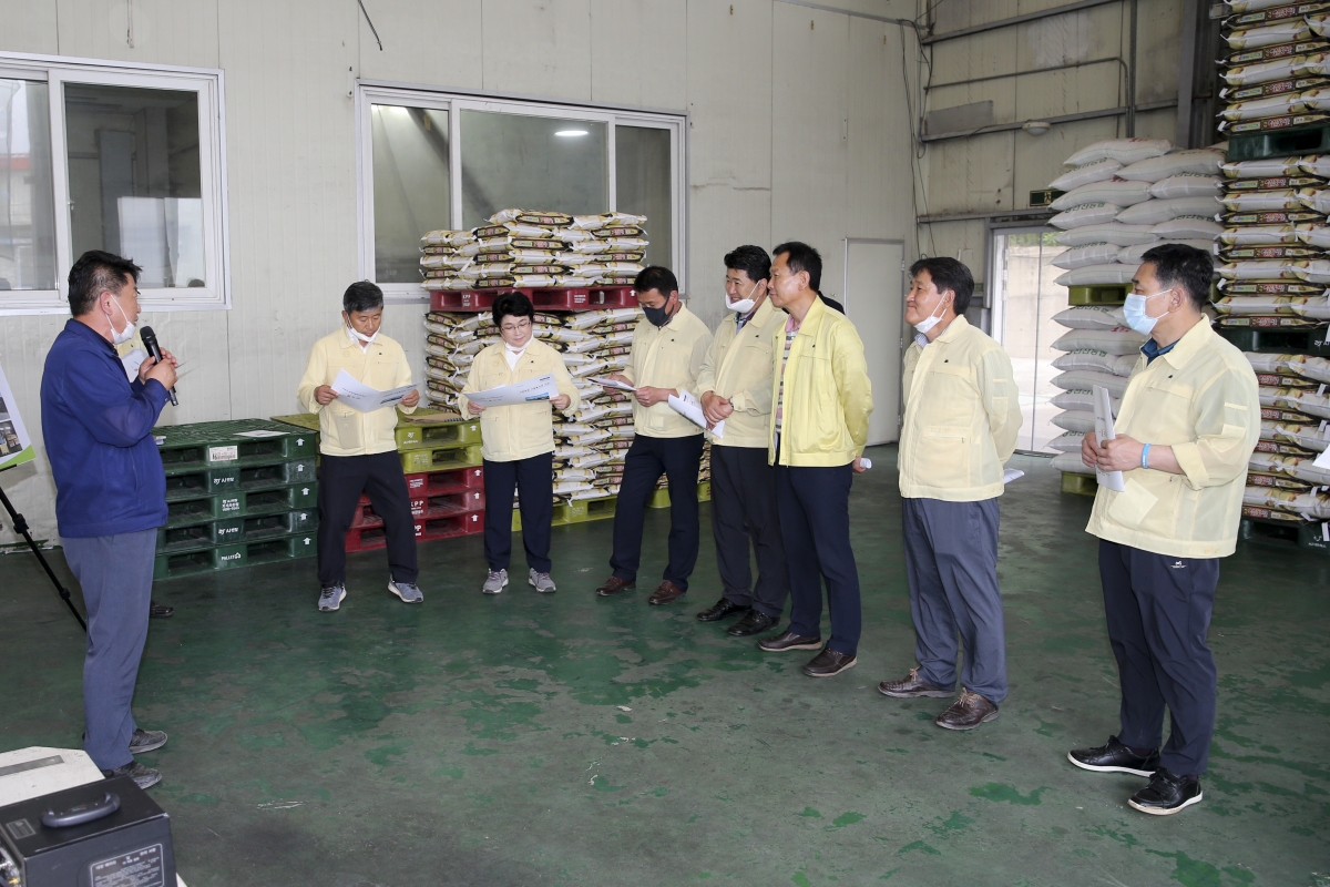 20200612-058[AP7U4262-제240회 제1차 정례회시 산업건설위원회 선산농협 미곡종합처리장 현장방문.jpg