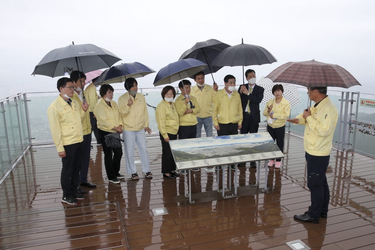 20200618-019[AP7U4567-제240회 제1차 정례회시 기획행정위원회 대구광역시 앞산공원 전망대 비교견학.jpg