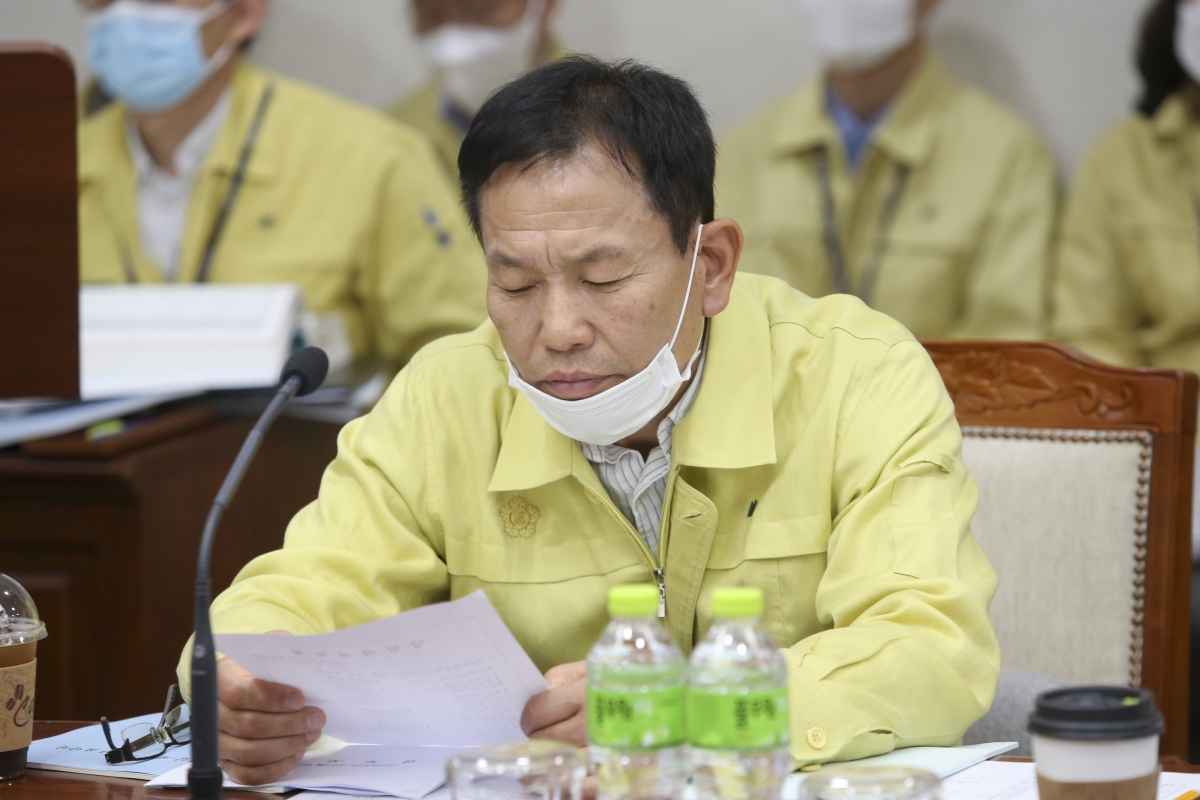 20200619-032[AP7U4731-제240회 제1차 정례회시 예산결산위원회 2019년도 세입세출결산승인안 심사활동.jpg