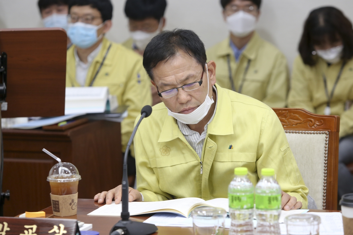20200619-033[AP7U4739-제240회 제1차 정례회시 예산결산위원회 2019년도 세입세출결산승인안 심사활동.jpg