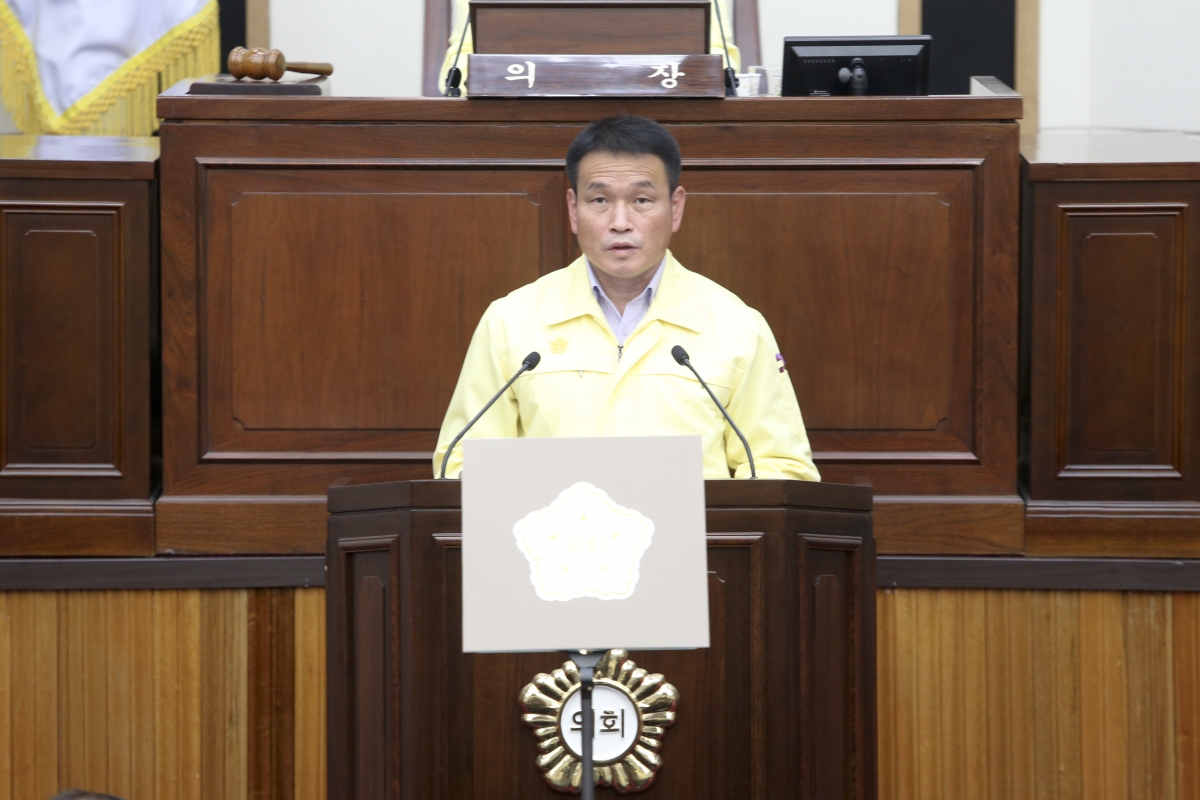 20200623-033[AP7U4912-제240회 제1차 정례회 제3차 본회의시 장세구 예산결산특별위원장 2019회계연도 세입세출결산승인안 심사결과보고.jpg