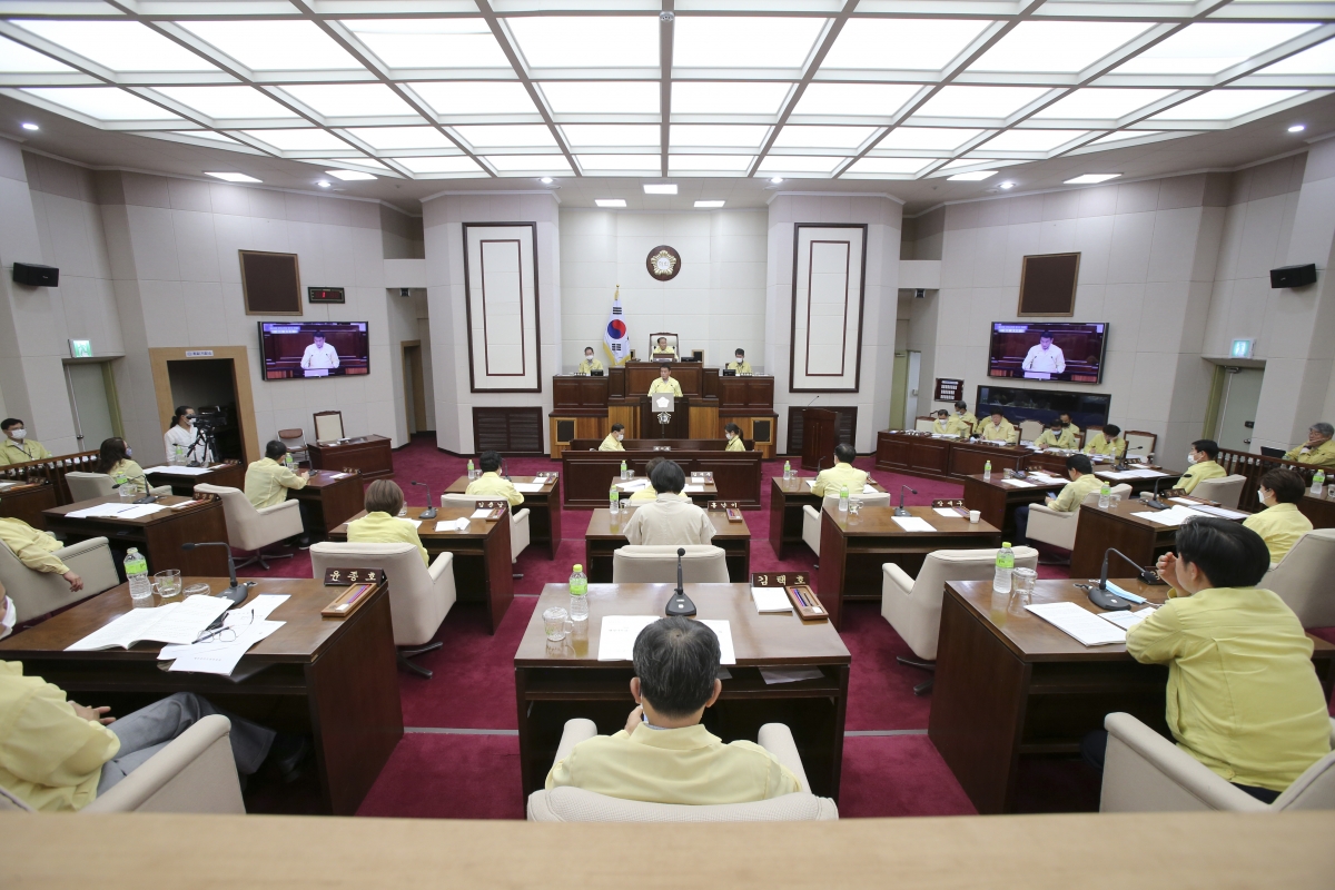 20200623-037[AP7U4928-제240회 제1차 정례회 제3차 본회의시 장세구 예산결산특별위원장 2019회계연도 세입세출결산승인안 심사결과보고.jpg