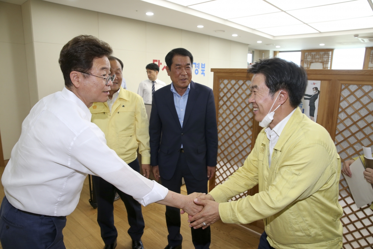20200623-044[AP7U4946-통합신공항 최종이전지 선정 촉구 결의문 관련하여 경북도청 방문.jpg