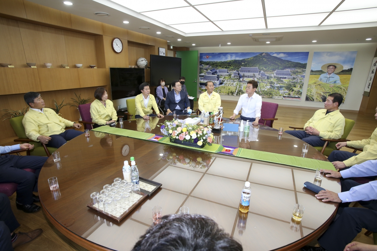 20200623-076[AP7U5032-통합신공항 최종이전지 선정 촉구 결의문 관련하여 경북도청 방문.jpg